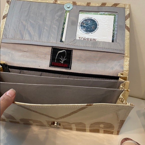 Torrain Vegan Recycled Wallet Clutch - Picture 4 of 8